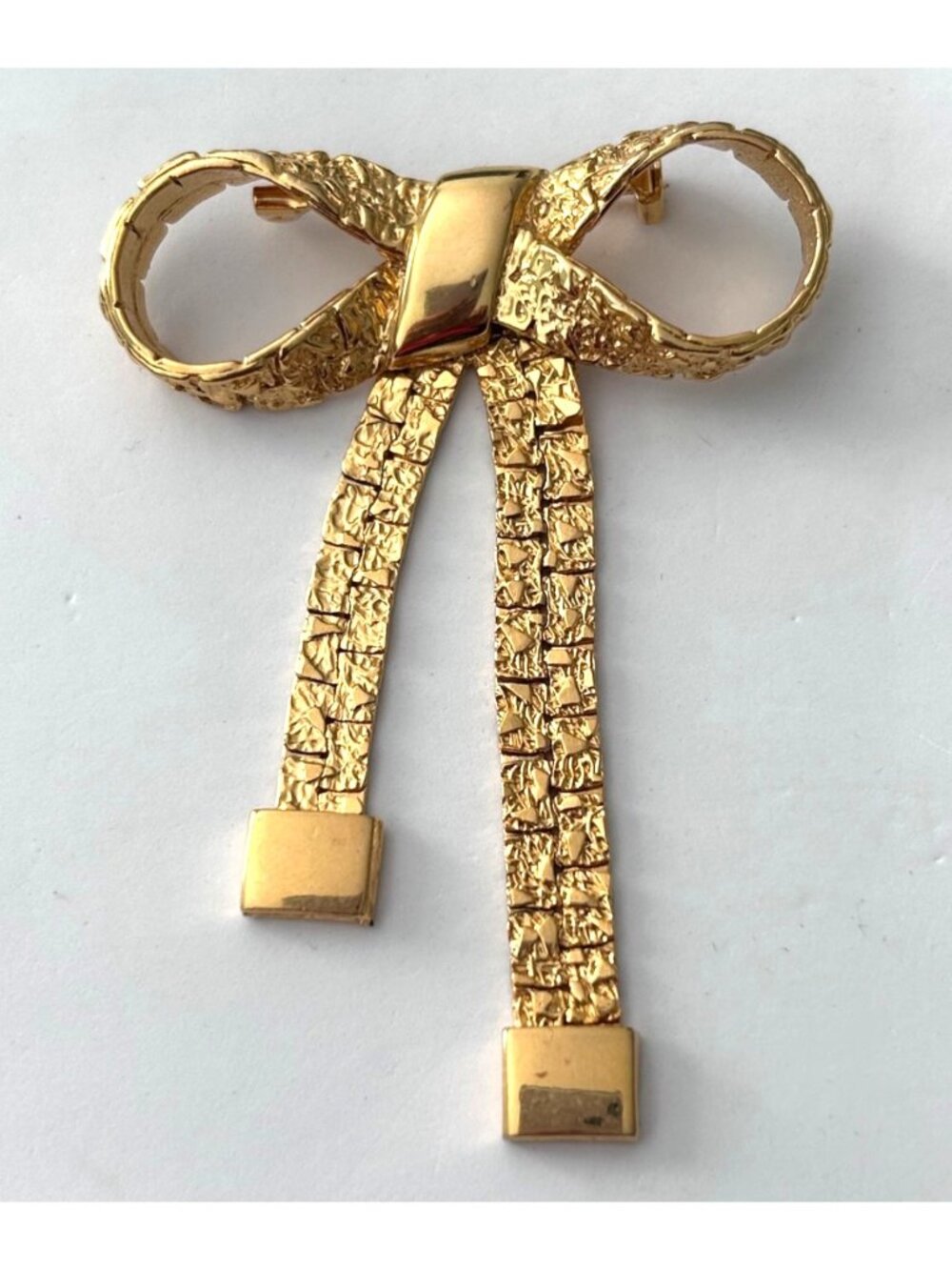 Vintage 1980's Gold Tone Textured Bow Brooch Dangle Ties